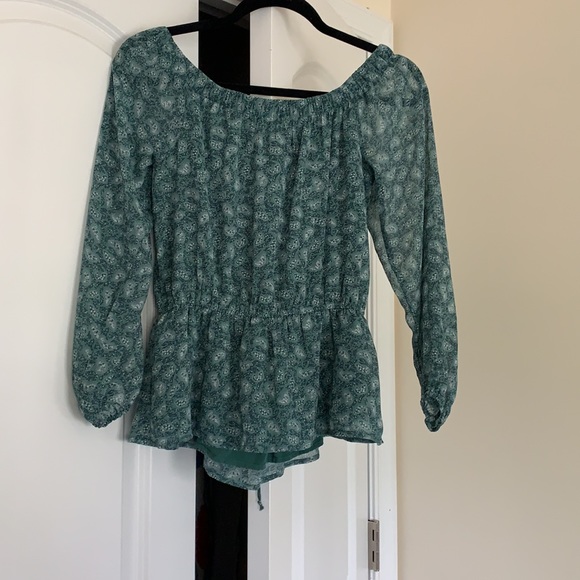 Abercrombie & Fitch off the shoulder top - Picture 2 of 3